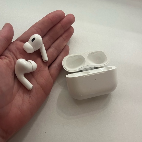 Apple AirPods Pro (2nd Generation) wireless earbuds with 3ft charger - Picture 2 of 9